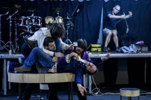 Στην πρόβα: «Οι παίχτες» στο Θέατρο Κιβωτός – Ένα παιχνίδι εξαπάτησης