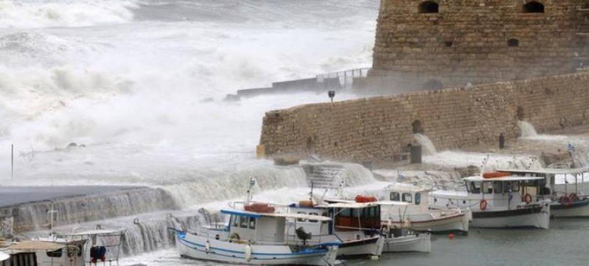 Προσέκρουσε στην προβλήτα του λιμανιού του Ηρακλείου το «Νήσος Ρόδος»