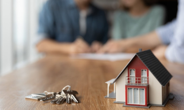ΗΠΑ: Απροσδόκητη αύξηση 1,8% των εκκρεμών πωλήσεων κατοικιών το Μάιο
