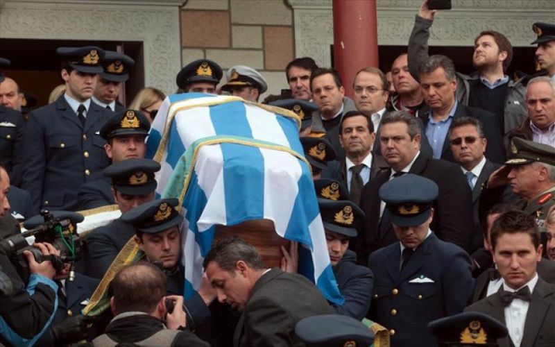 Σε κλίμα οδύνης οι κηδείες των δυο πιλότων