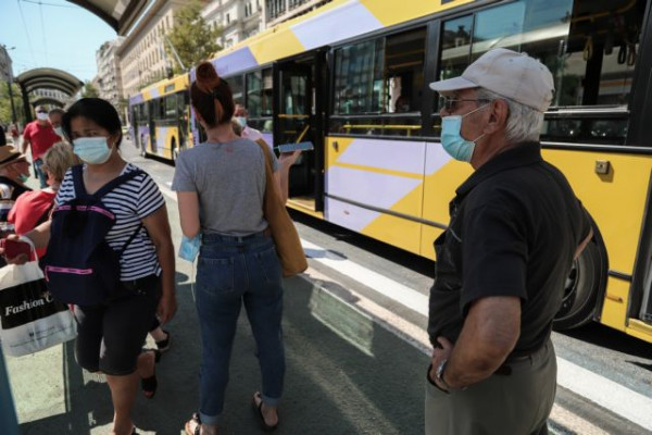 ΙΣΑ: Ισχυρή σύσταση για χρήση μάσκας σε χώρους με συνωστισμό