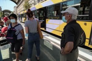 ΙΣΑ: Ισχυρή σύσταση για χρήση μάσκας σε χώρους με συνωστισμό