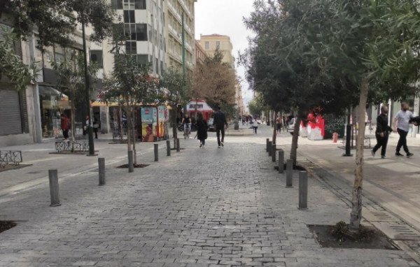 «Καμπανάκι» από το εμπορικό πεζοδρόμιο