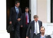 Βενιζέλος: «Διαφωνώ, αλλά στηρίζω τα μέτρα» - Στουρνάρας: «Τώρα αρχίζουν οι διαπραγματεύσεις»