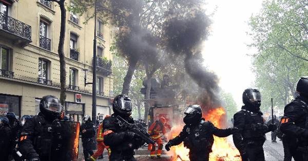 Επεισόδια στο Παρίσι για την Πρωτομαγιά-Έγιναν 34 προσαγωγές