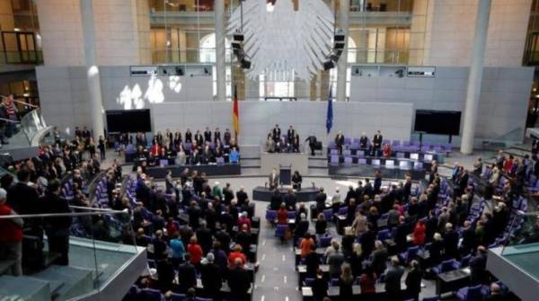 Πόσα «βγάζουν» οι βουλευτές στη Γερμανία