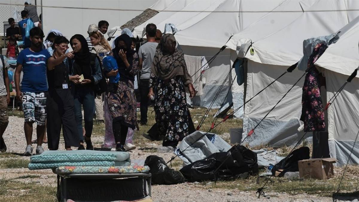 Το σχέδιο για το μεταναστευτικό: Κλειστά κέντρα και 1.700 προσλήψεις