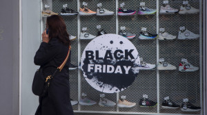 Black Friday με έντονη κίνηση σε τεχνολογία και αθλητικά – Μετατοπίζεται ο χριστουγεννιάτικος τζίρος