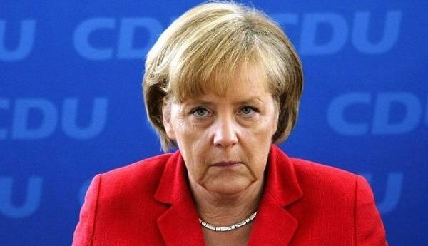 Μέρκελ: Έκκληση προς Αρμενία και Αζερμπαϊτζάν για άμεση κατάπαυση πυρός