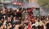 Αίγυπτος: Αιματηρά επεισόδια ένα χρόνο μετά την άνοδο Μόρσι στην εξουσία
