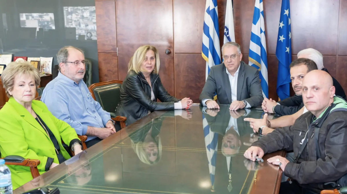 Συνάντηση Θεοδωρικάκου- ΕΣΗΕΑ: Ικανοποίηση για τις εξελίξεις στην υπόθεση Καραϊβάζ