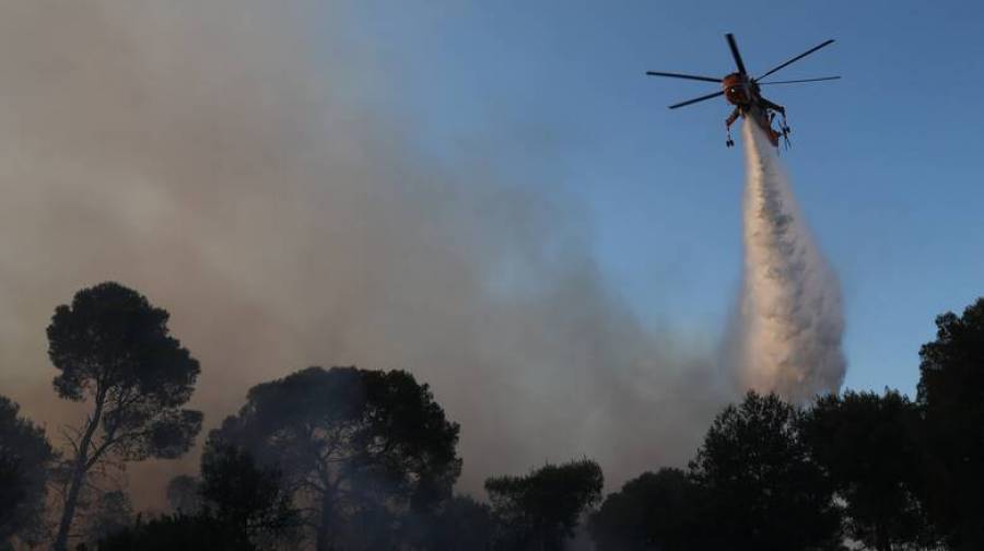 Μεγάλη δασική πυρκαγιά ξέσπασε στο Λαύριο