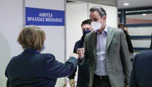 Μητσοτάκης: Δέσμευσή μας να εμβολιάζουμε γρήγορα και με ασφάλεια