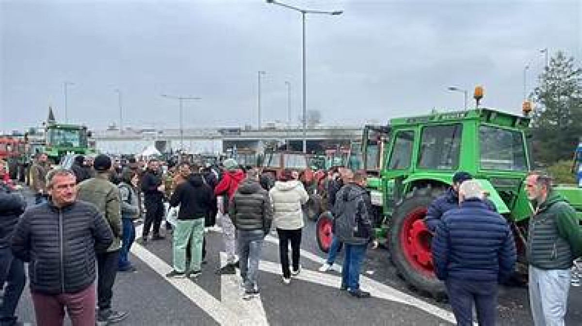 Μπλόκο Νίκαιας: Πρόταση για κάθοδο των αγροτών με τρακτέρ στην Αθήνα