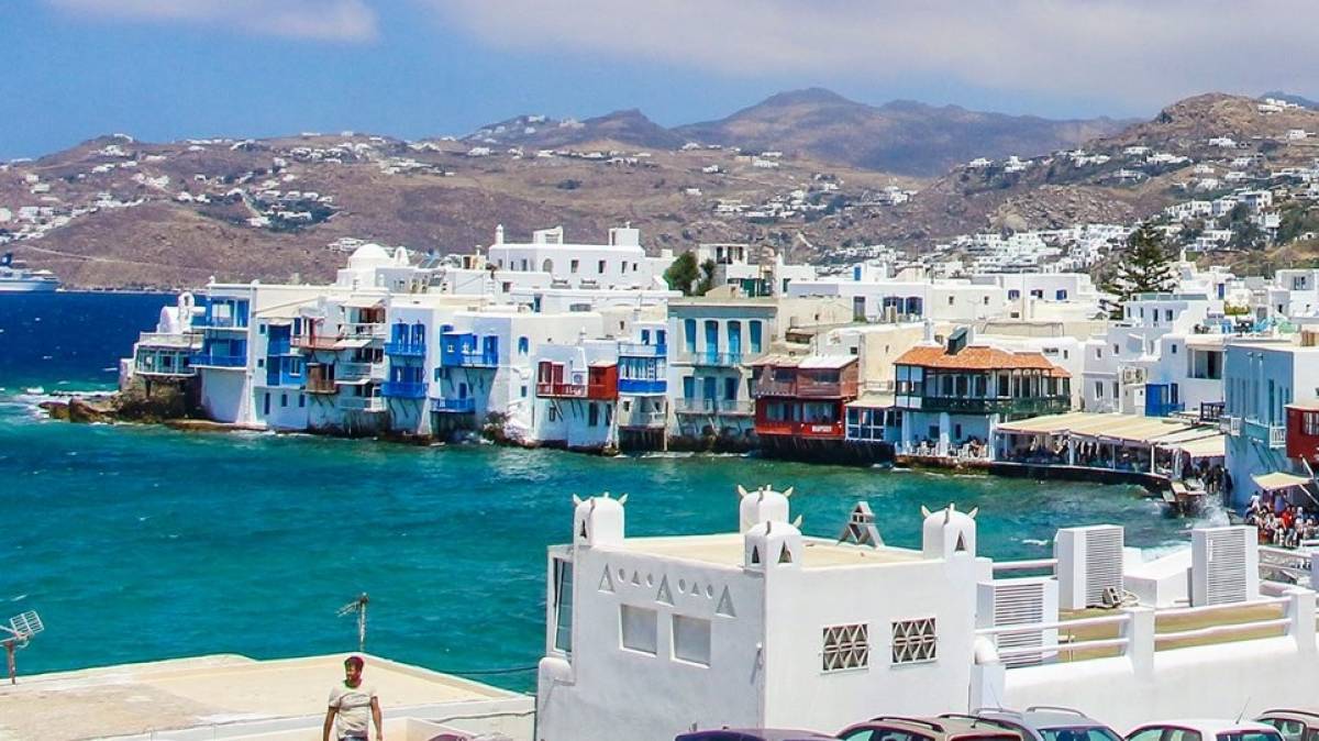 Επιχείρηση της ΑΑΔΕ... αλά ισπανικά στη Μύκονο-Έβγαλε λαβράκι