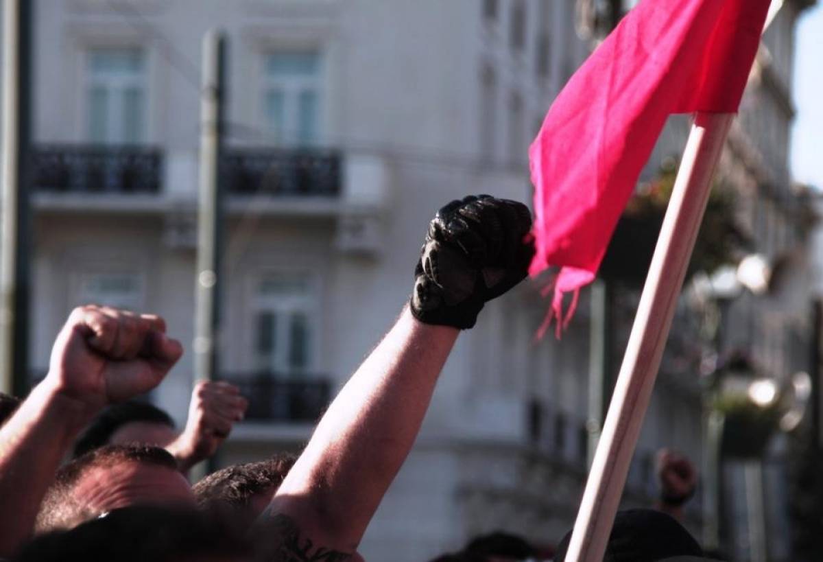 Δύο τραυματίες αστυνομικοί από επίθεση αντιεξουσιαστών σε Α.Τ. στο Κουκάκι