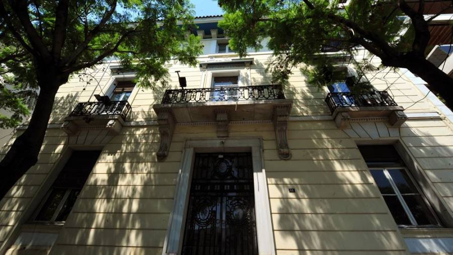 Ρηγίλλης: Από έδρα της Χωροφυλακής και της ΝΔ, τώρα ξενοδοχείο