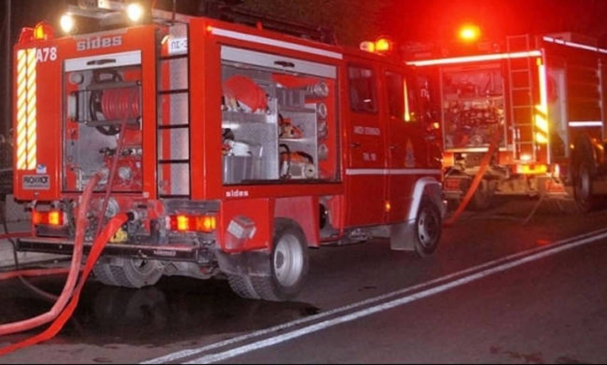 Στις φλόγες διαμέρισμα στο κέντρο της Αθήνας- Δύο απεγκλωβισμοί