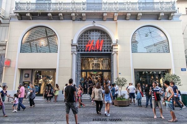 "Ψηλότερα" στην Ερμού η H&amp;M