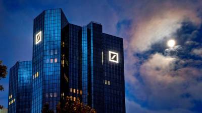 Deutsche Bank: Πρώτη φορά ανοδικά μετά από 7 χρόνια