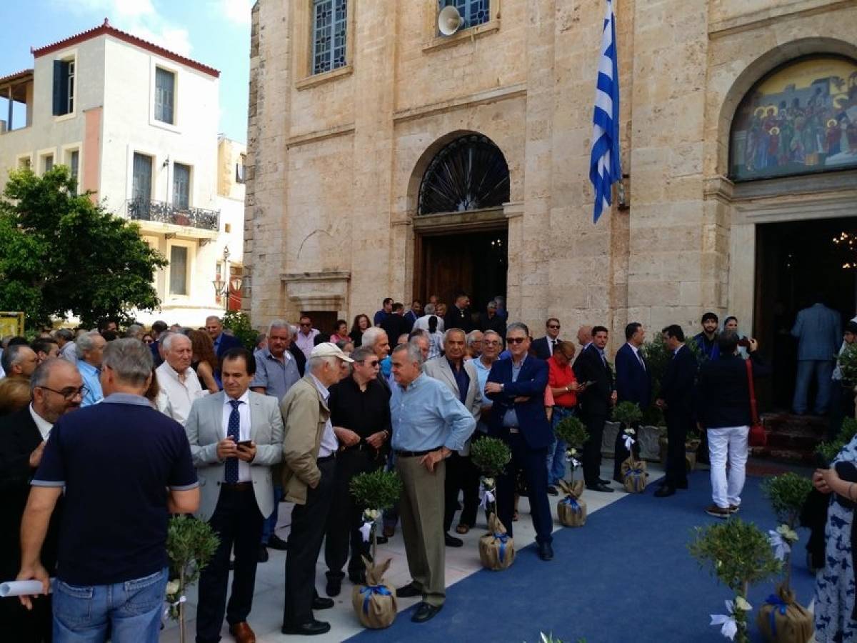 Μέγα πλήθος στο ετήσιο μνημόσυνο του Κωνσταντίνου Μητσοτάκη στα Χανιά