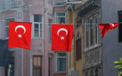 Fitch: Υποβαθμίζει την Τουρκία - Ανησυχίες για την κεντρική τράπεζα