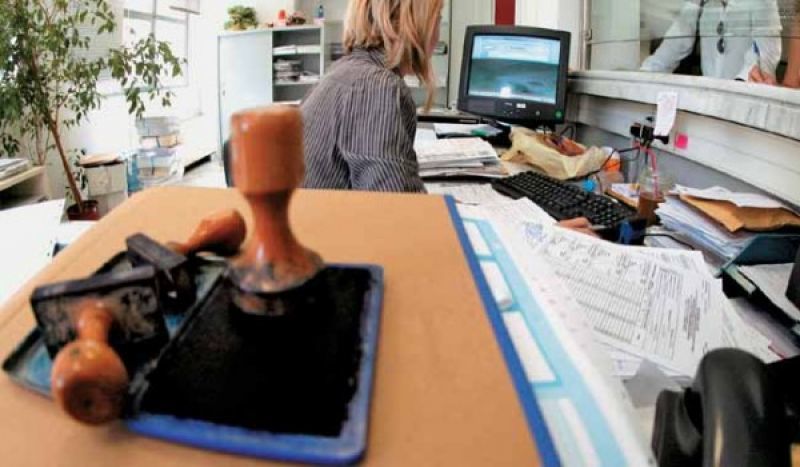Τα πειθαρχικά συμβούλια «βραχνάς» για την τρόικα – Πιέσεις για άμεσες απολύσεις