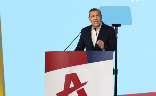 Ο Τσίπρας «συσπειρώνει» όλους… εναντίον του: Σφοδρές αντιδράσεις για τις οικονομικές εξαγγελίες του
