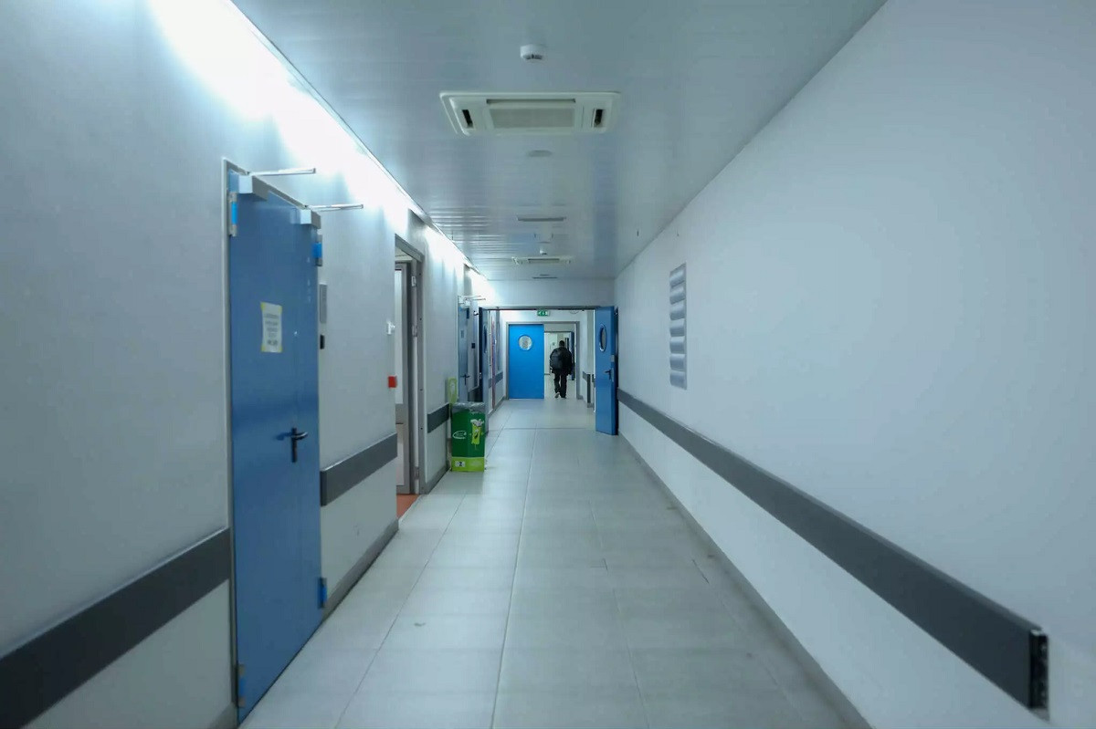 Κατέληξε η γυναίκα που περιέλουσε με πετρέλαιο ο σύζυγός της