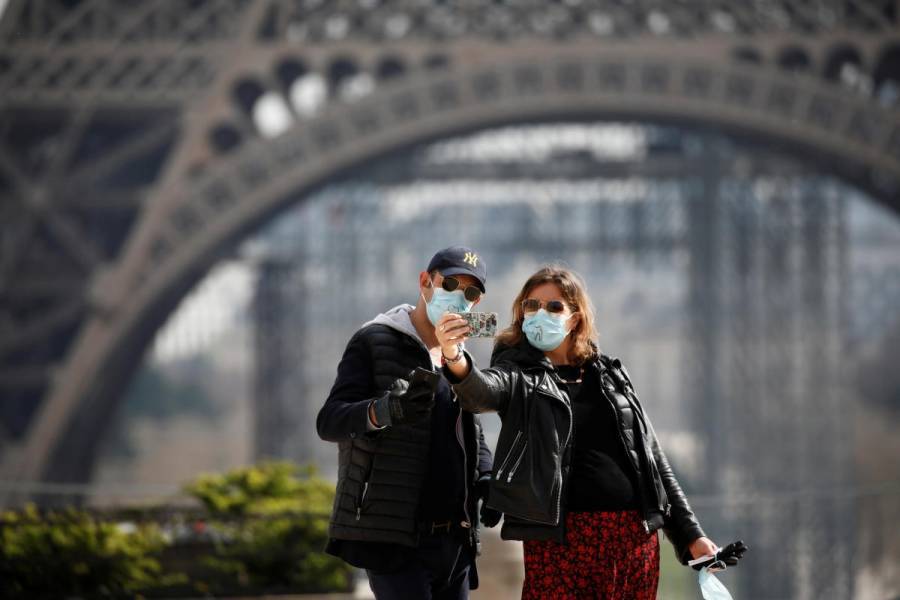 Υποχρεωτική μάσκα και σε εξωτερικούς χώρους σε περιοχές στο Παρίσι