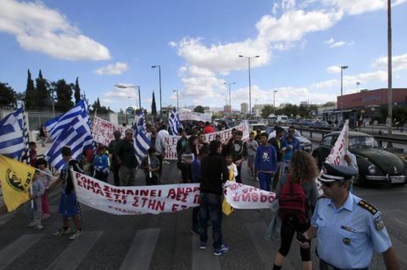 Μπλόκο στη Μεσογείων από τους Ρομά του καταυλισμού Νομισματοκοπείου