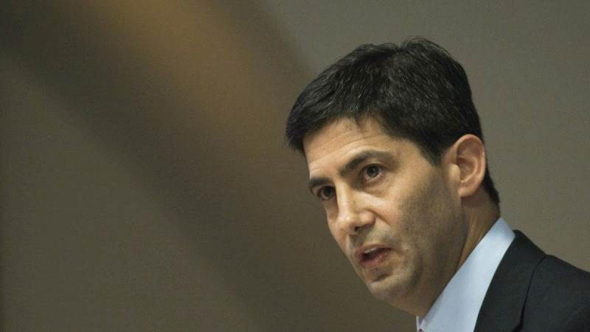 Ο Τραμπ προτείνει τον Κέβιν Γουόρς για αντικαταστάτη του Πάουελ στη Fed - Το βιογραφικό του