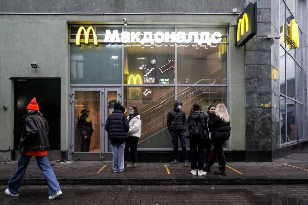Πόσο έχουν αλλάξει την καθημερινότητα στη Ρωσία οι δυτικές κυρώσεις;