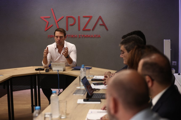 Κασσελάκης: Τιμωρητικό απέναντι στα ελεύθερα επαγγέλματα το φορολογικό νομοσχέδιο