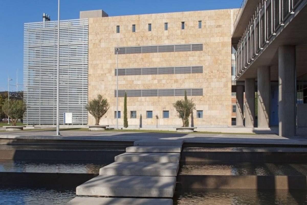 Συνθήματα υπέρ Κουφοντίνα στο δημαρχείο Θεσσαλονίκης