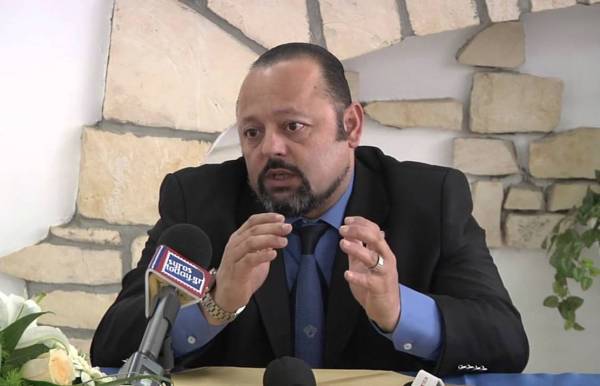 Συνελήφθη στον Άλιμο ο Αρτέμης Σώρρας-Είχε γενειάδα και μακριά μαλλιά