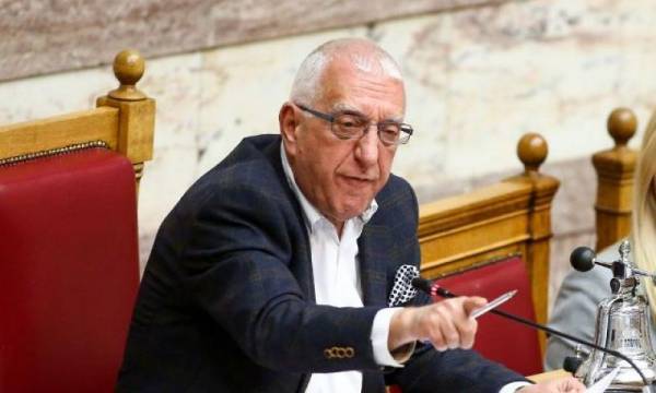 Κακλαμάνης: Να μπουν 3-4 μήνες στη μάχη και ιδιωτικά νοσοκομεία