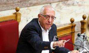 Κακλαμάνης: Να μπουν 3-4 μήνες στη μάχη και ιδιωτικά νοσοκομεία