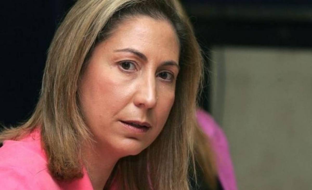 H Ξενογιαννακοπούλου τάζει προσλήψεις μονίμων στο Δημόσιο