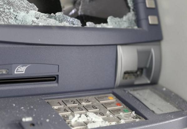 Έκρηξη και ληστεία με «θύμα» ATM στην Ανάβυσσο