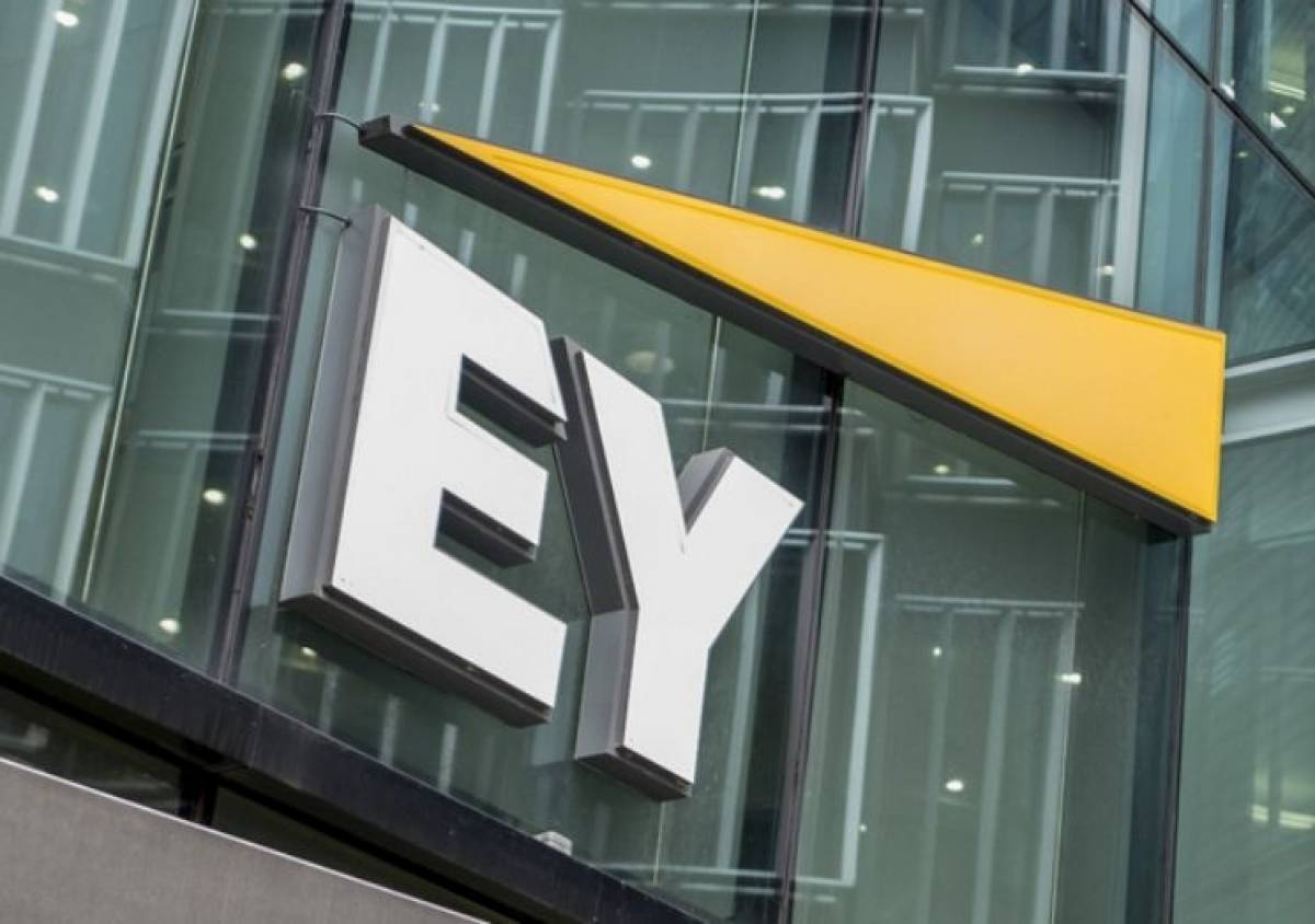 EY: Έσοδα 37,2 δισ. δολαρίων για το οικονομικό έτος 2020