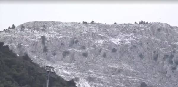 Κακοκαιρία «Λέανδρος»: Τα πρώτα χιόνια στην Πάρνηθα