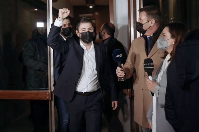 Στο μνήμα της Φώφης Γεννηματά ο Ανδρουλάκης πριν αναλάβει καθήκοντα