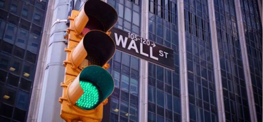 Συνεχίζει να «σπάει» τα κοντέρ η Wall Street