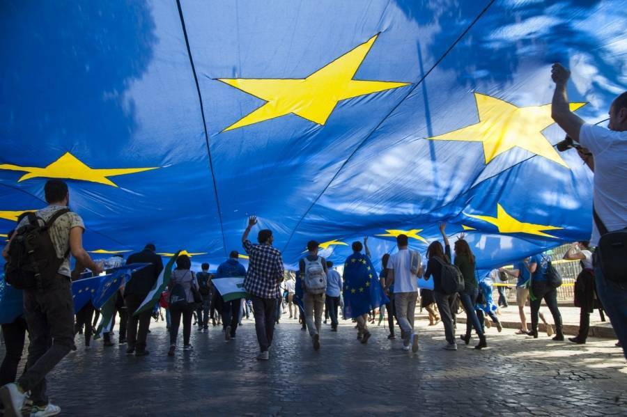 Οι Ευρωπαίοι ζητούν από την ΕΕ να κάνει περισσότερα