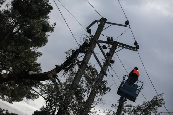 Ενέργεια-Bλάβες στα δίκτυα: Ξανά στο «τραπέζι» μηχανισμός αποζημιώσεων και υπογειοποιήσεις