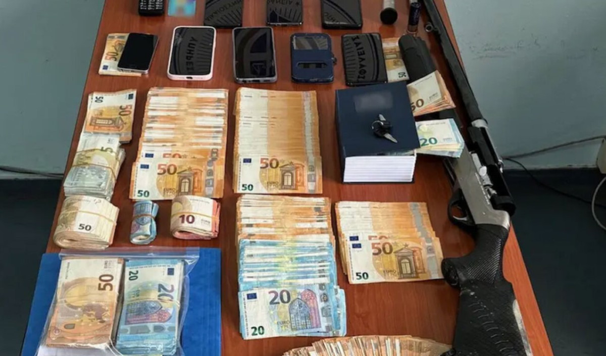 Εγκληματική οργάνωση στη ΔΟΥ Χαλκίδας: Συνελήφθησαν η διευθύντρια και υπάλληλοι!