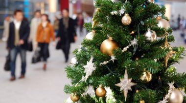 Προσδοκίες στα μαγαζιά από την έναρξη της εορταστικής περιόδου