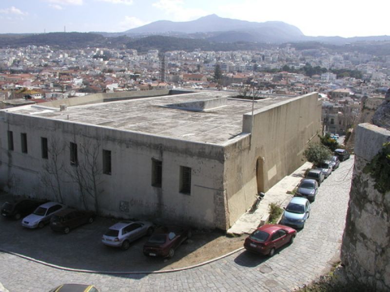 Προσωρινή στέγη στα ευρήματα του Αρχαιολογικού Μουσείου Ρεθύμνου