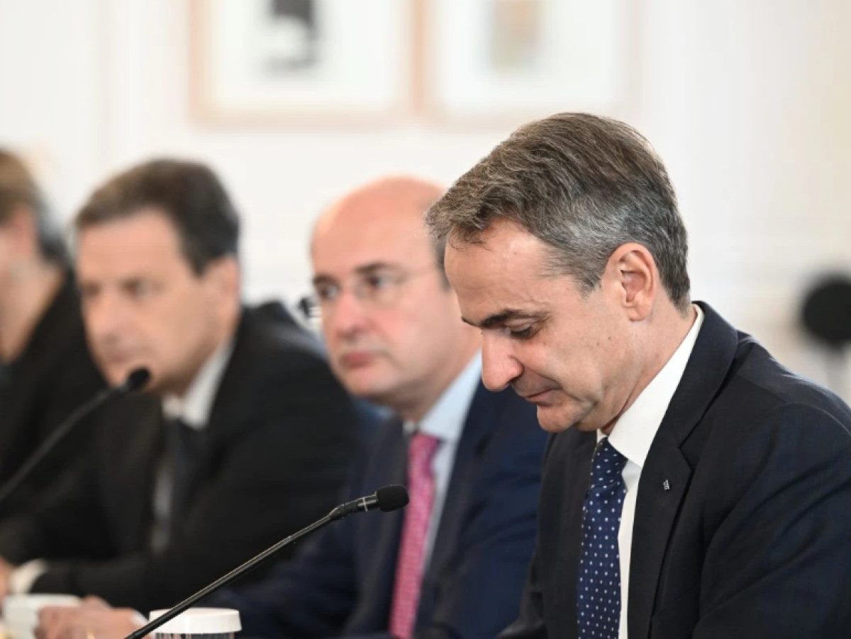 Metron Analysis: Κυριαρχεί η ΝΔ, αλλά με απώλειες λόγω ακρίβειας